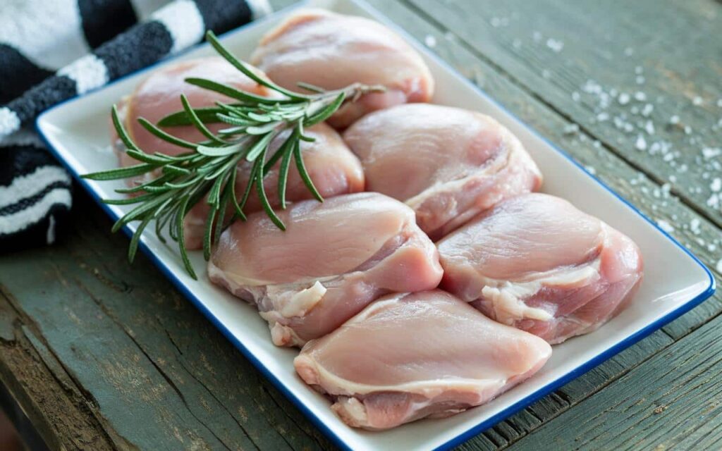 Warum das Einfrieren von Hühnchen ohne Vorbereitung schädlich sein kann – Tipps für sicheres Lagern